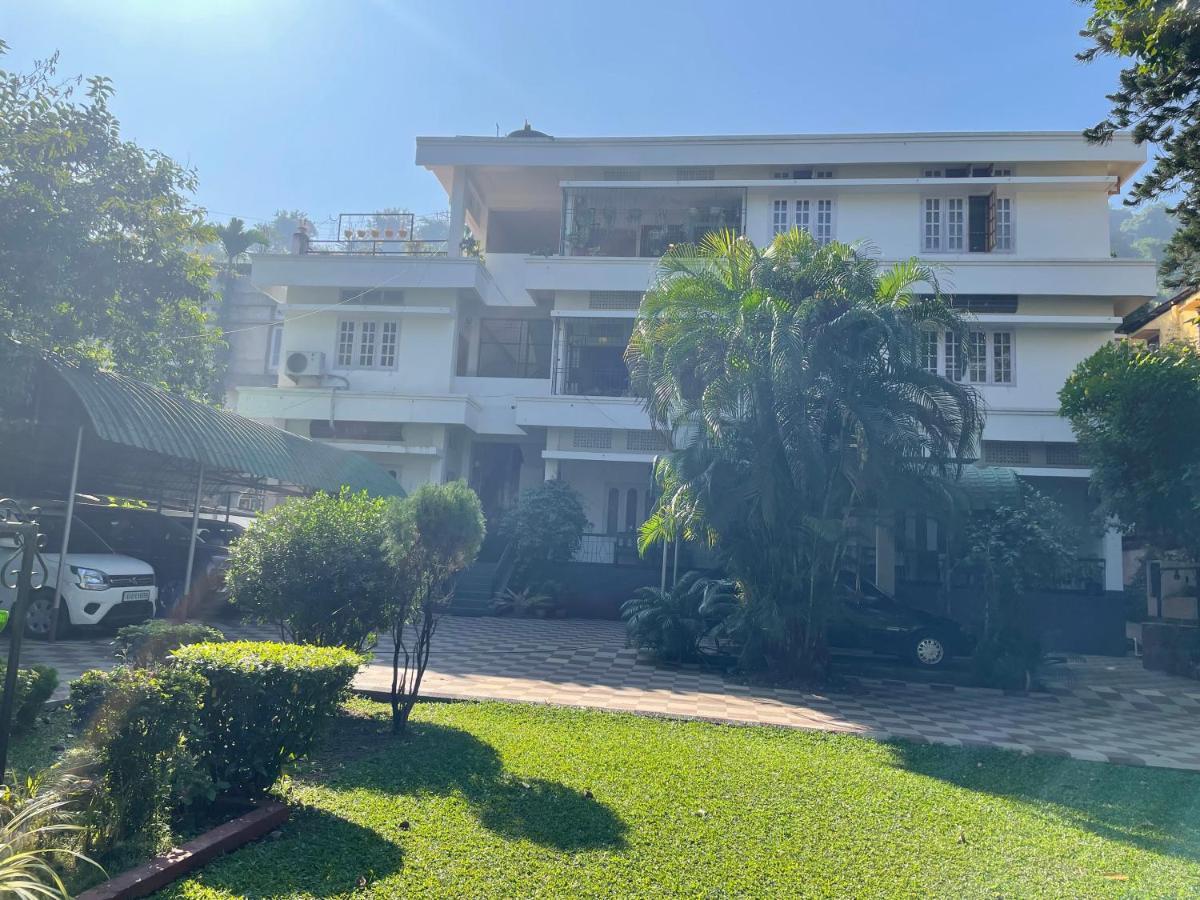 The Choudhury Manor Homestay Guwahati Luaran gambar