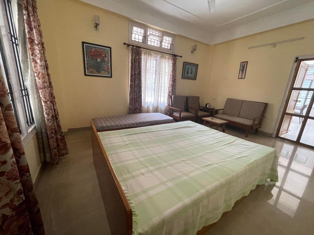 The Choudhury Manor Homestay Guwahati Luaran gambar